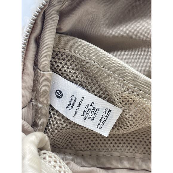 Lulu Everywhere Women's Belt Bag - Tan Fleece Sherpa - Picture 10 of 11